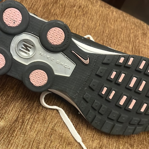 Nike Shock Shoes . 5.5 Youth which equates 7.5 women size . Pink/black and white - Picture 4 of 4